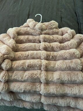 Sioni Plush Faux Fur Teddy Jacket in Dusty Pink